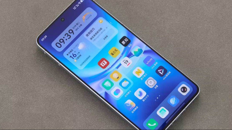 iQOO 15T 手机图赏：首发天玑 9500 Monster 旗舰芯，升级 8000mAh 电池